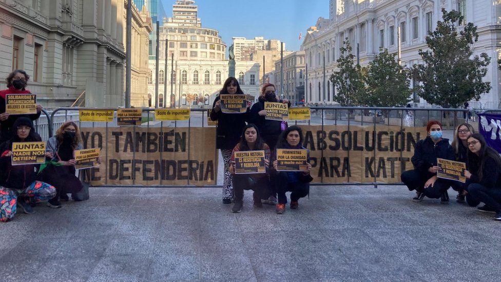 Активисты поддерживают таких женщин, как Кэтти Уртадо, которая отбывает 20-летний тюремный срок за то, что ее сторонники называют делом самообороны