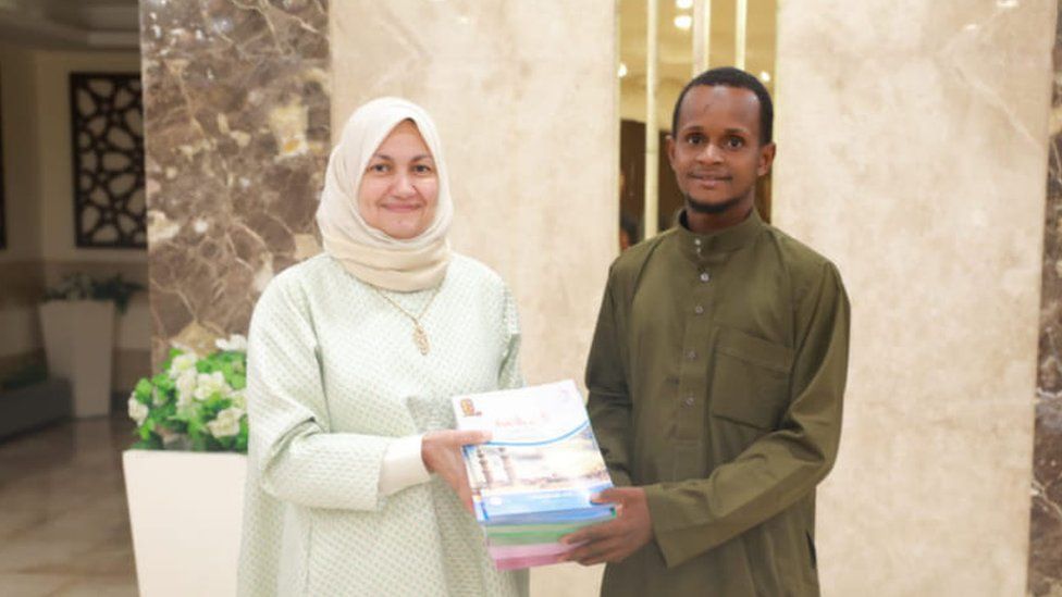Nahla Elseidy, adviser for expatriate students at Al-Azhar University, with new student Mamadou Safayou Barry.