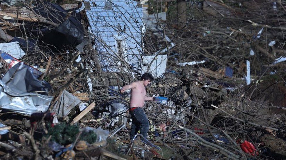 Kentucky tornadoes: Lost photos found 140 miles away - BBC News