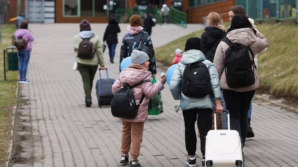 Ukrainian refugees entering Poland