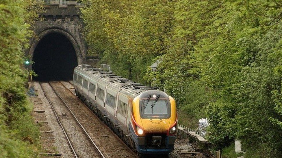 Work to start on Derbyshire rail tunnels - BBC News
