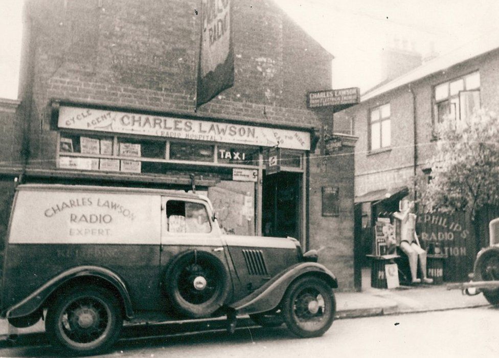 Wellington Street shop in the 1930s