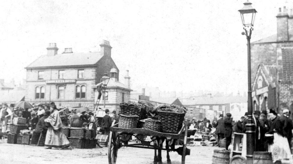 Barnsley Market and the Cross Keys Hotel, 1900s