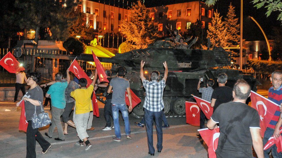 Protesters challenge a rebel tank in Ankara (16 July)