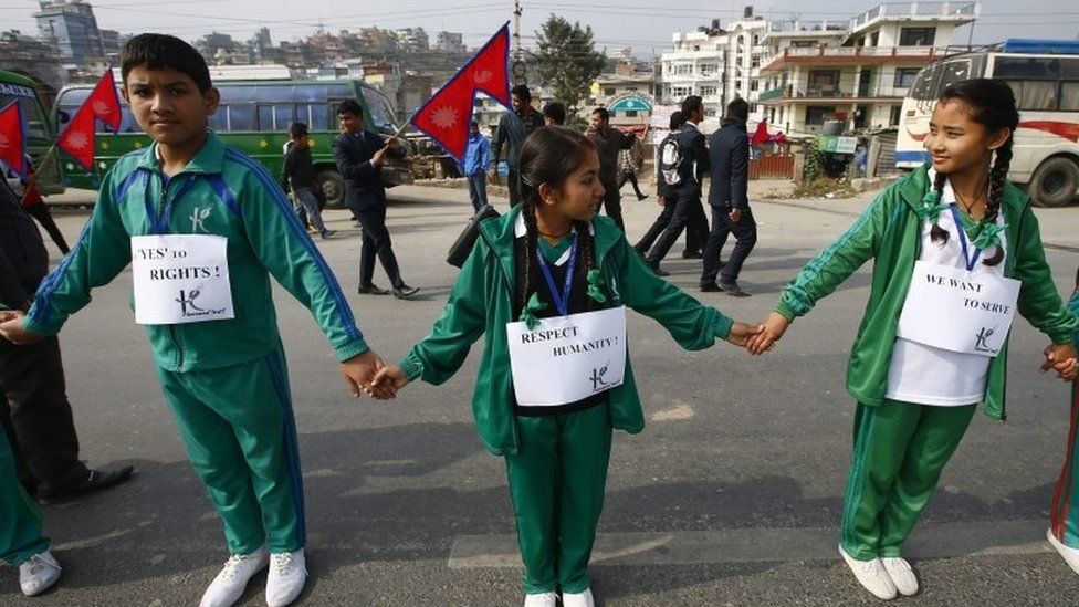 Nepalese school children and students join hands as they take part in a protest against the blockade of Nepal in Kathmandu (27 November 2015)