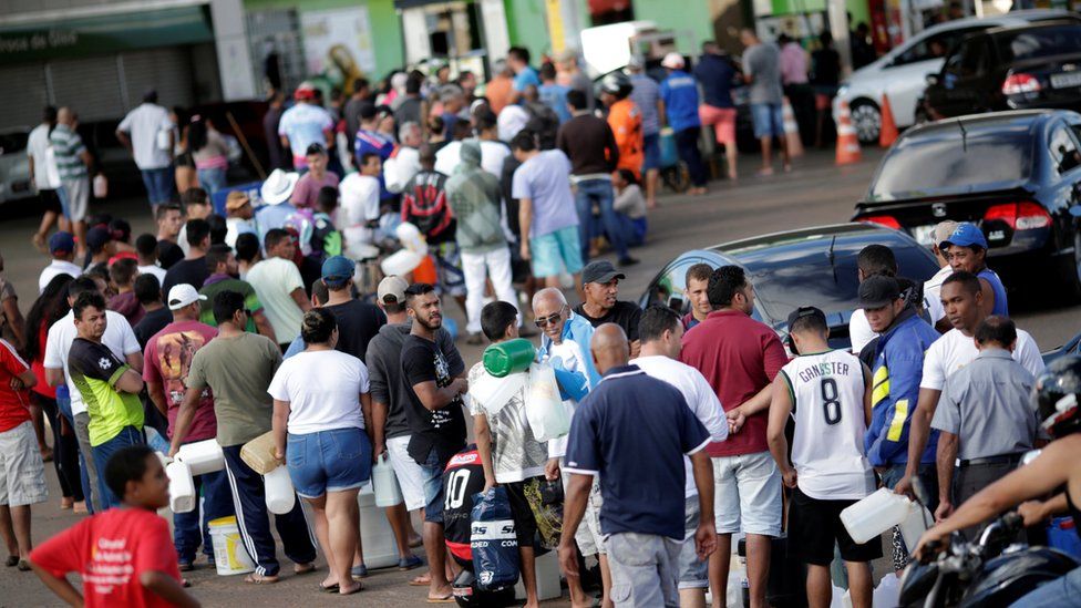 Cars and people line up to fill jerrycans with fuel, due to the truck owners" strike in protest against high diesel prices, in Luziania, Brazil May 27, 2018