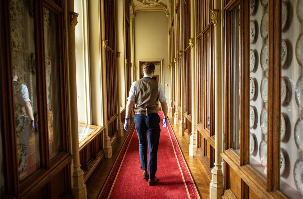 Fjodor walks down a long corridor at Windsor Castle