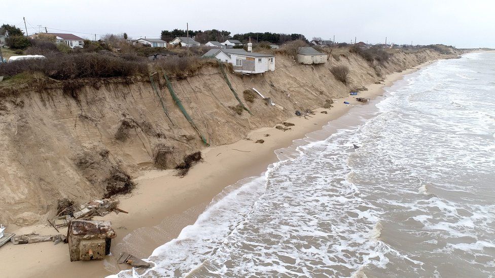 Demolition of Hemsby cliff-top homes starts on Friday - BBC News