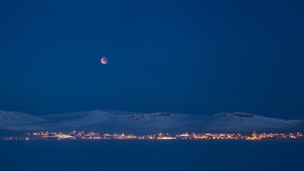 Arctic Bay at night