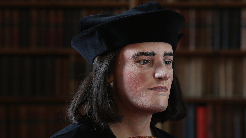 Richard III bust