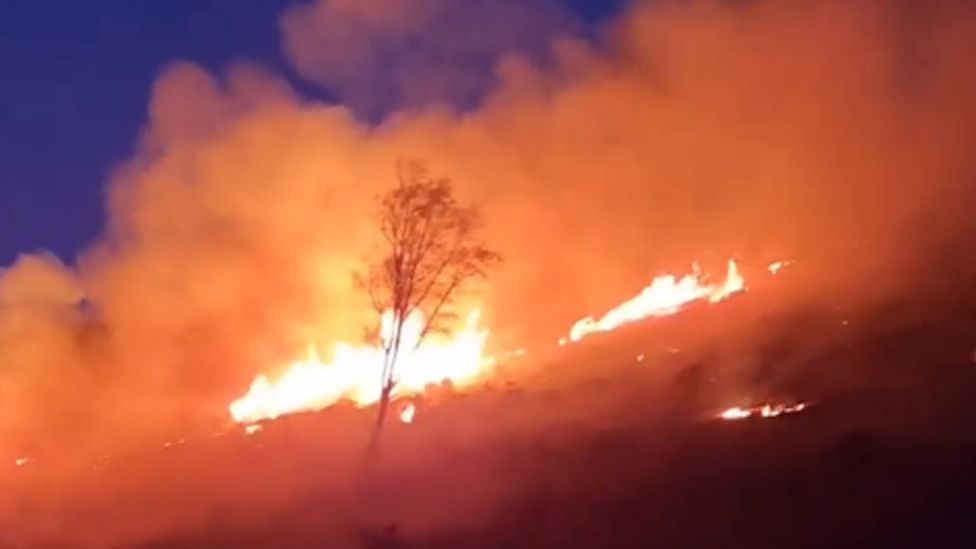 Church Stretton: Firefighters remain at scene of hillside blaze - BBC News