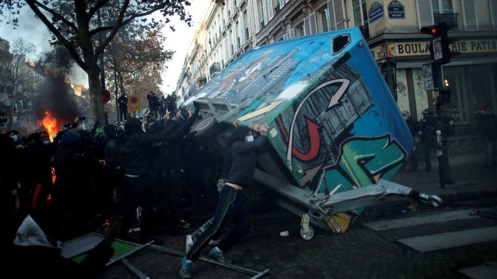 Demonstrators try to overturn a trailer in Paris. Photo: 28 November 2020