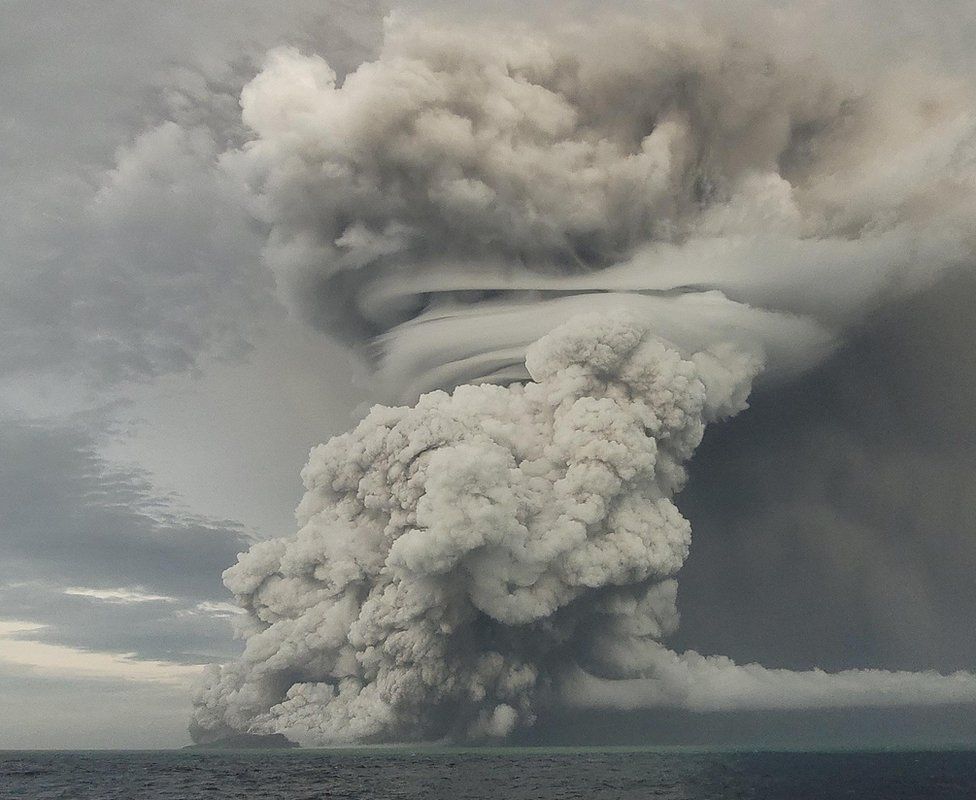 Eruption column formed by the Tonga eruption