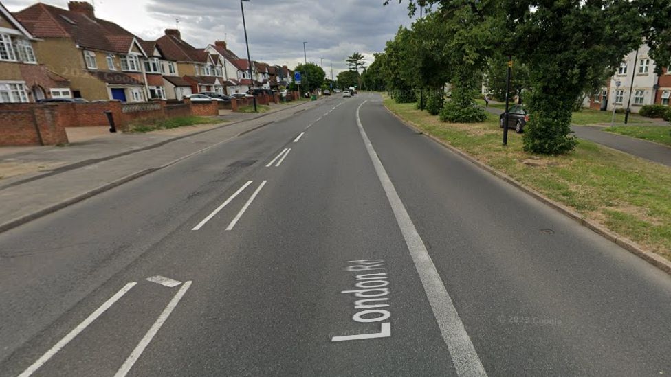 Slough Four rescued after fire breaks out in kitchen BBC News