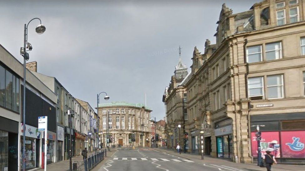 Man in Huddersfield stabbing attack seriously injured - BBC News