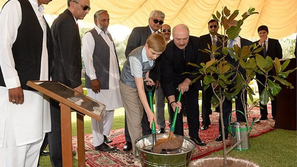 The ceremony of planting a tree in Shakarparian, 29 May 2015