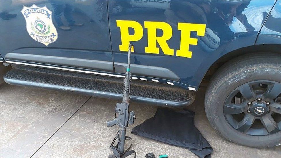 A rifle seized in the city of Sao Miguel do Iguacu, Brazil (24 March 2017)
