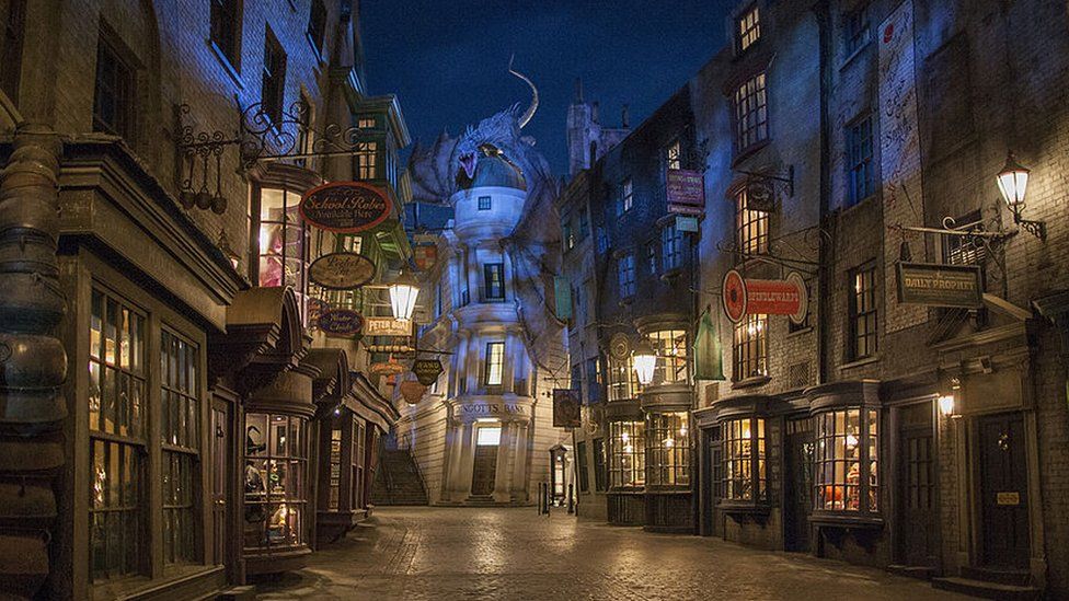 E cigarette shoots fireball on Universal Studios Hogwarts ride