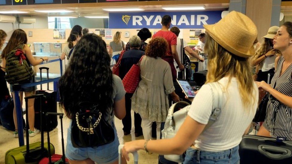 ryanair baggage news