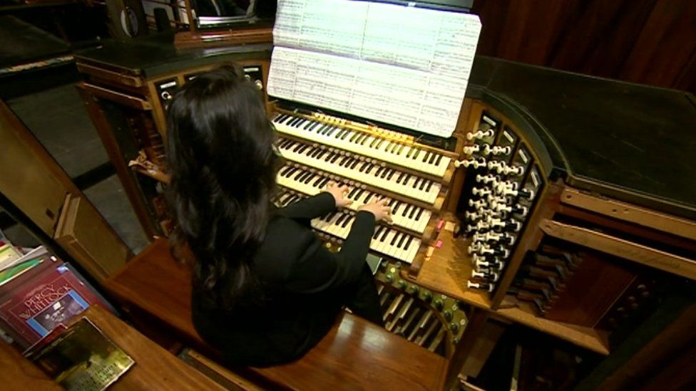 Rachel Mahon playing the organ