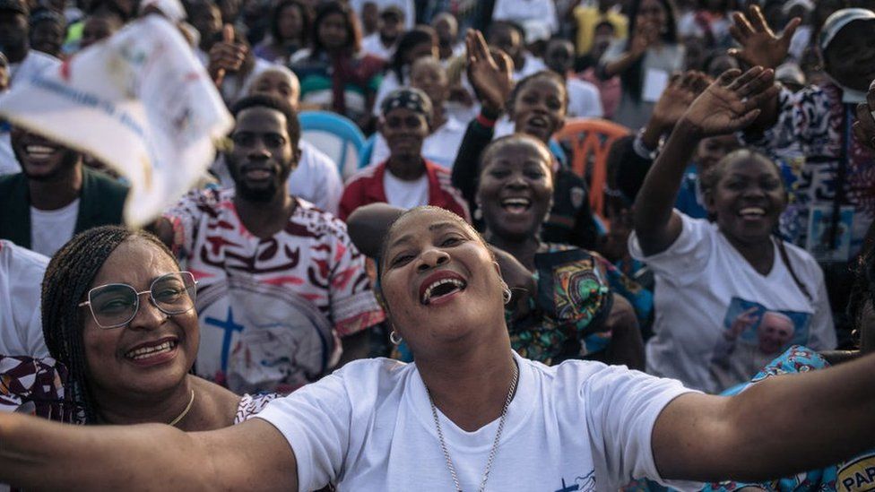 Pope Francis in DR Congo: A million celebrate Kinshasa Mass - BBC News