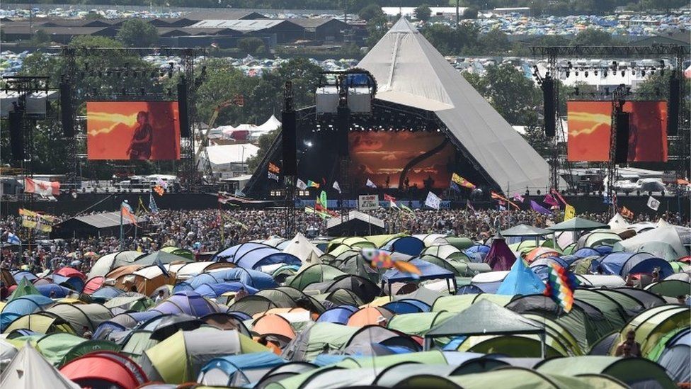 Glastonbury Festival: Security guard found dead in tent - BBC News