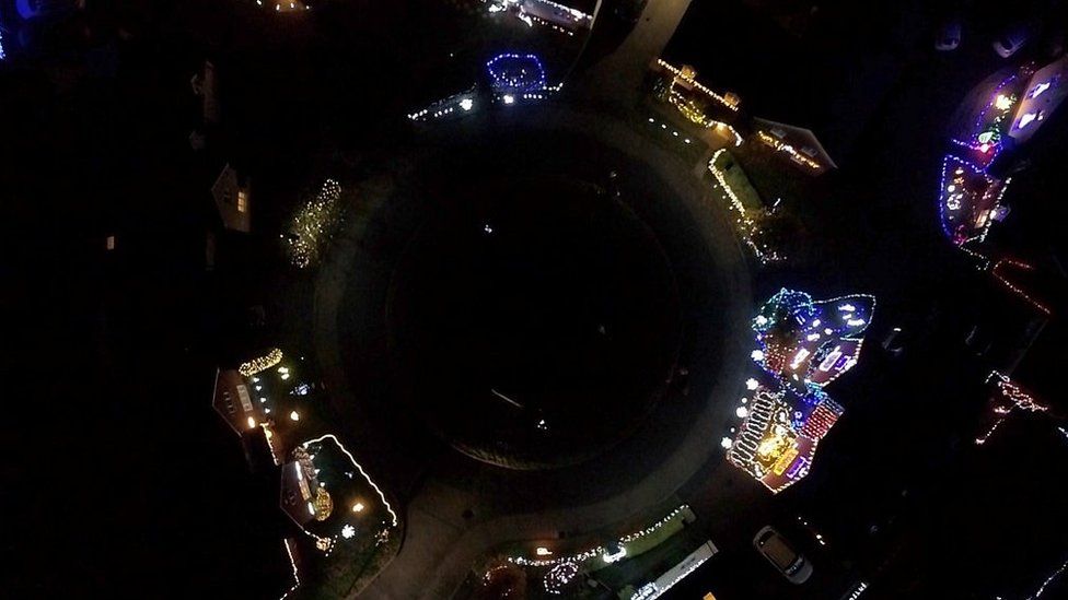 'Mr Christmas' lights switched off for last time in Croxley Green BBC