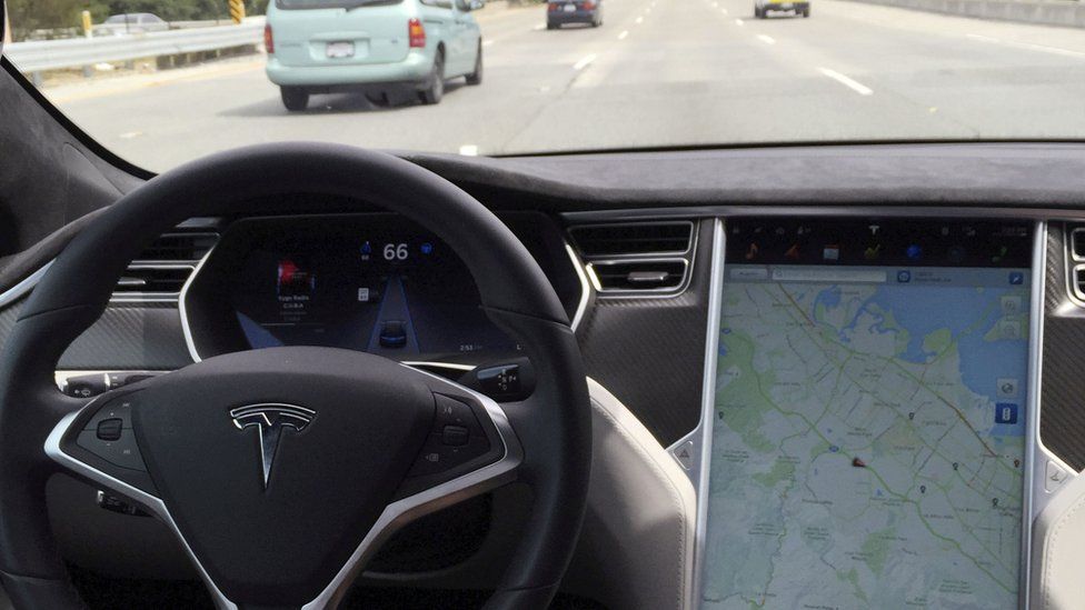 A Tesla car in Autopilot mode, without the driver's hands on the wheel