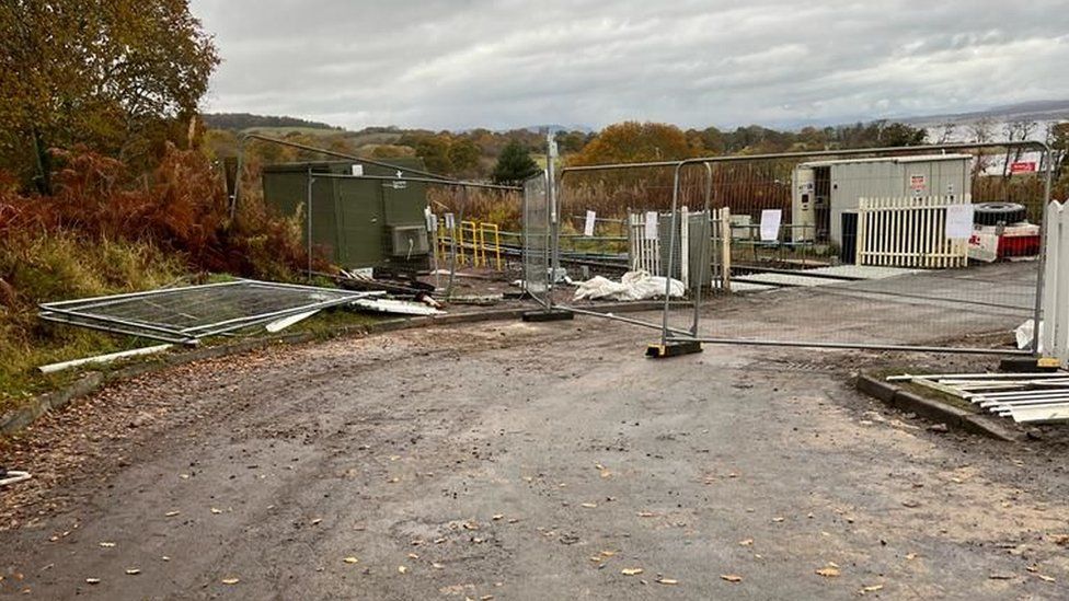Bunchrew residents 'trapped' as railway work closes only road out BBC