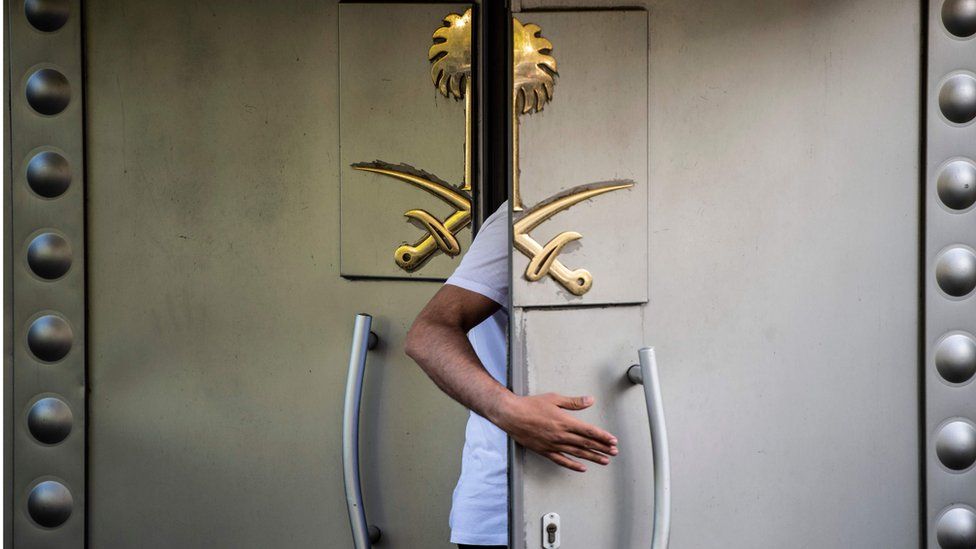 A Saudi official enters the door of the Saudi consulate in Istanbul on 7 October 2018