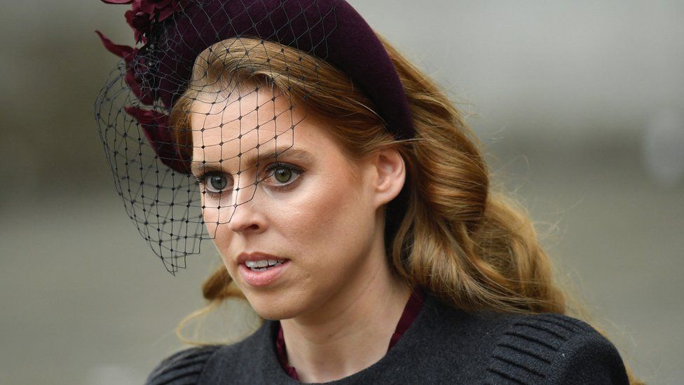 Princess Beatrice 'wedding gift' claim in court case - BBC News