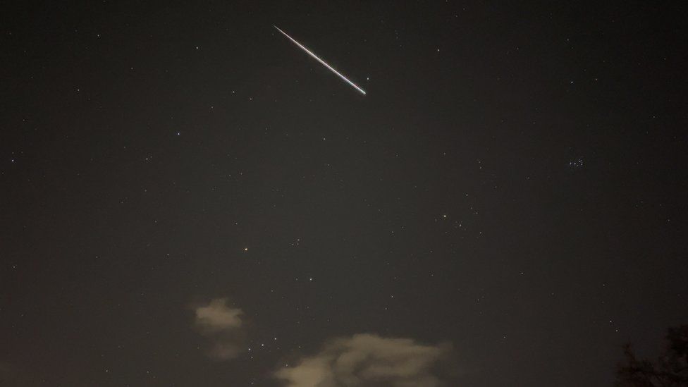 Geminid meteor shower lights up the sky - BBC Newsround