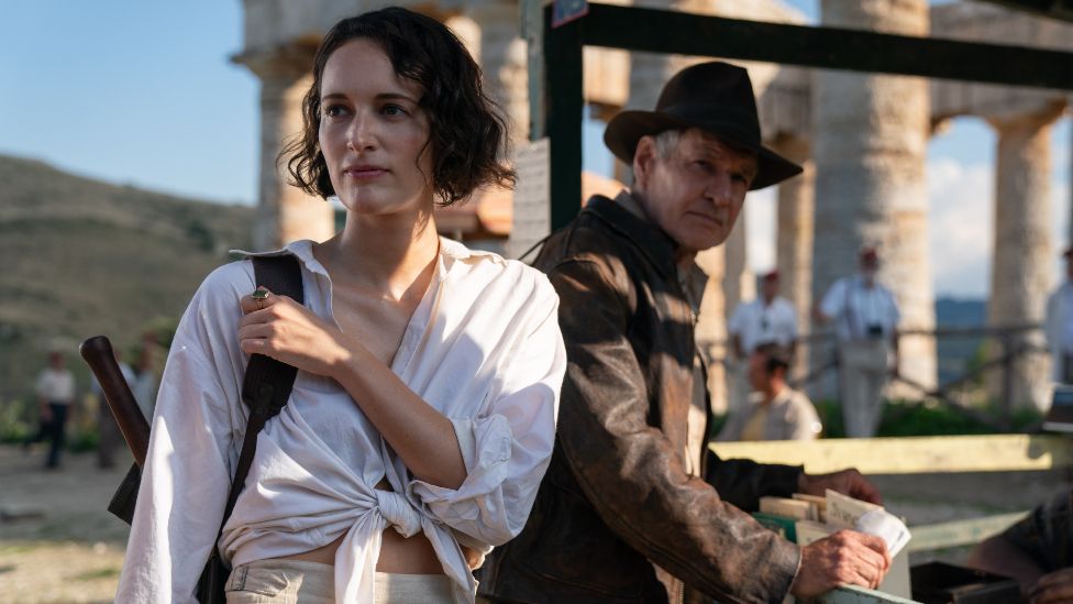 Phoebe Waller-Bridge y Harrison Ford en Indiana Jones y el dial del destino