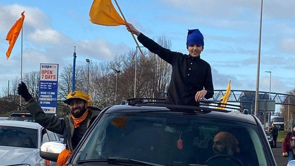 Indian farmers' car rally draws thousands to Birmingham - BBC News