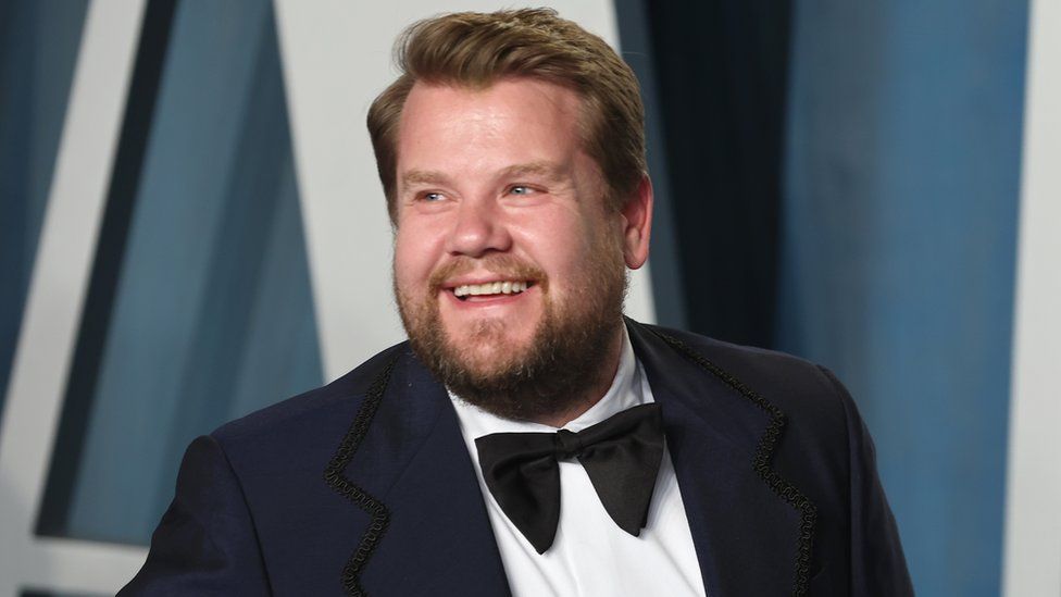 James Corden Tells Viewers He Was Rude To Restaurant Server Bbc News 