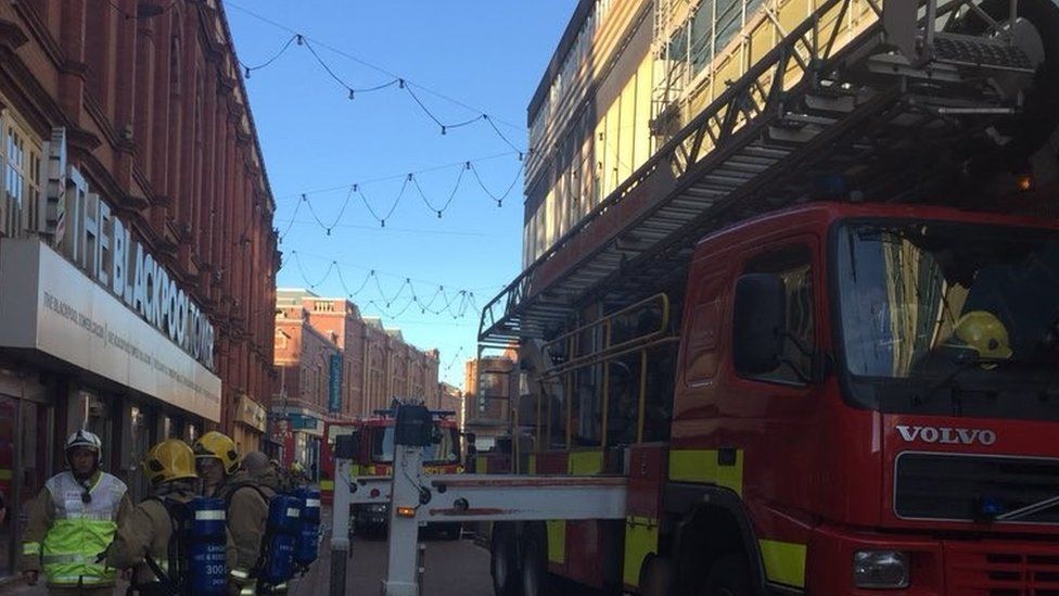 Fire leaves 12 stranded at top of Blackpool Tower - BBC News