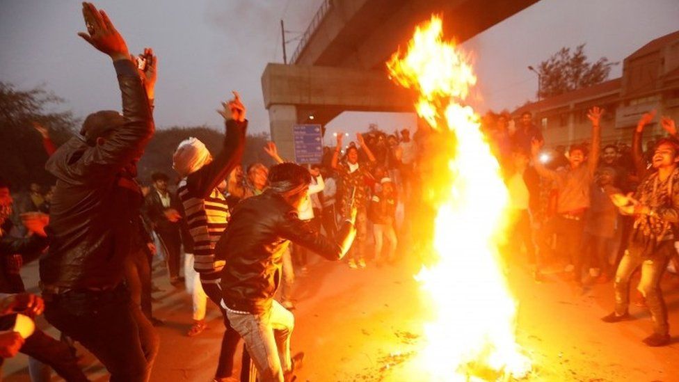 Protesters burn an effigy of Indian PM Narendra Modi in Delhi. Photo: 16 December 2019