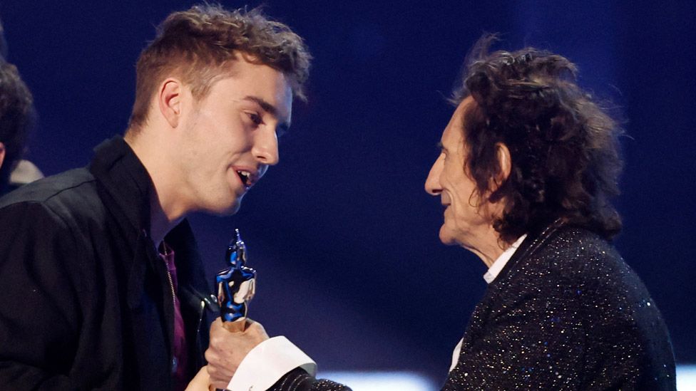 Sam Fender and Ronnie Wood at the Brit Awards