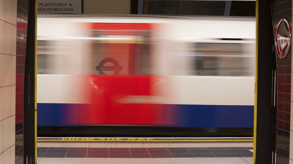 Tube carriage passing a platform