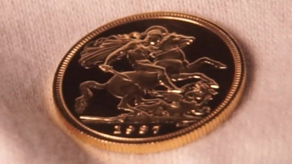 Reverse side of the Edward VIII sovereign