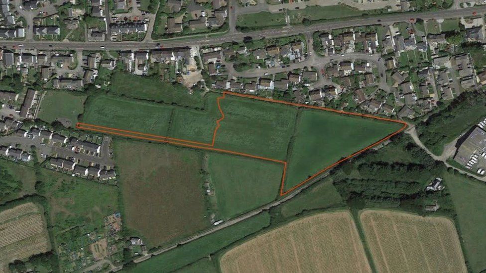 Council approves 40 new homes for Connor Downs, Cornwall BBC News