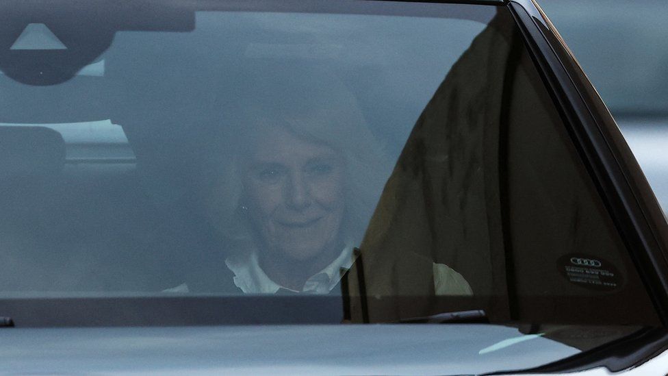 Mbretëresha Camilla në një makinë