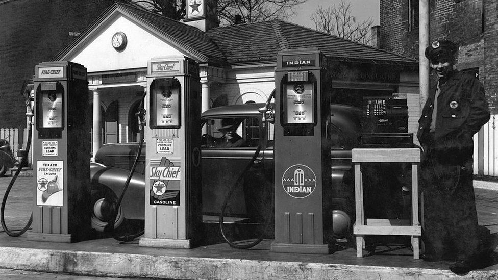 Petrol station in Kentucky, late 1930s