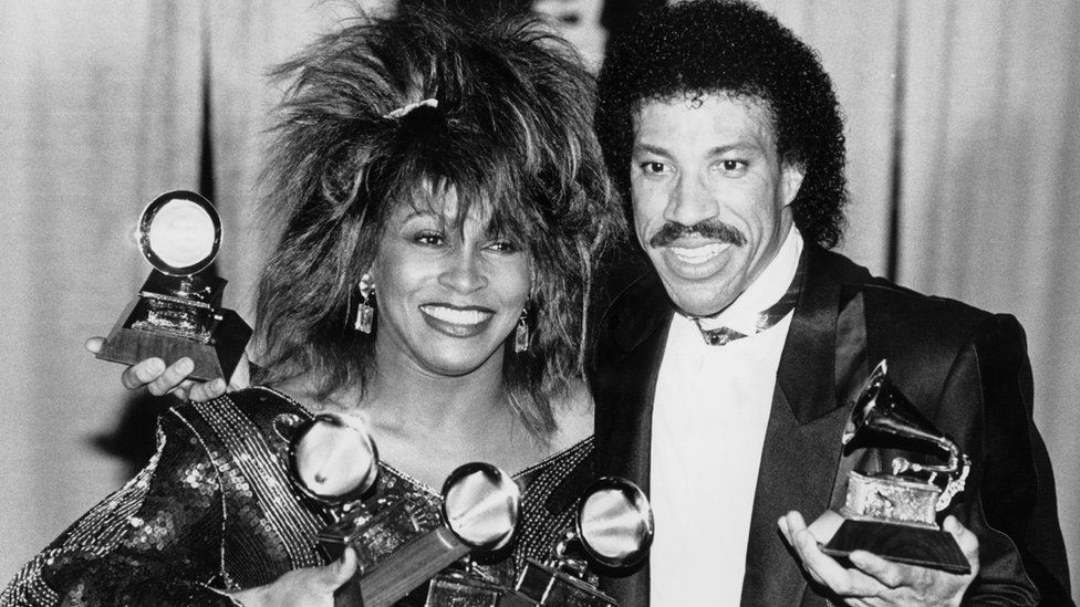 Tina Turner dhe Lionel Ritchie