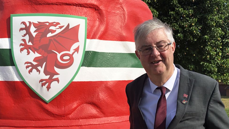 Mark Drakeford in front of the giant bucket hat on the Corniche in Doha, Qatar during the FIFA World Cup 2022