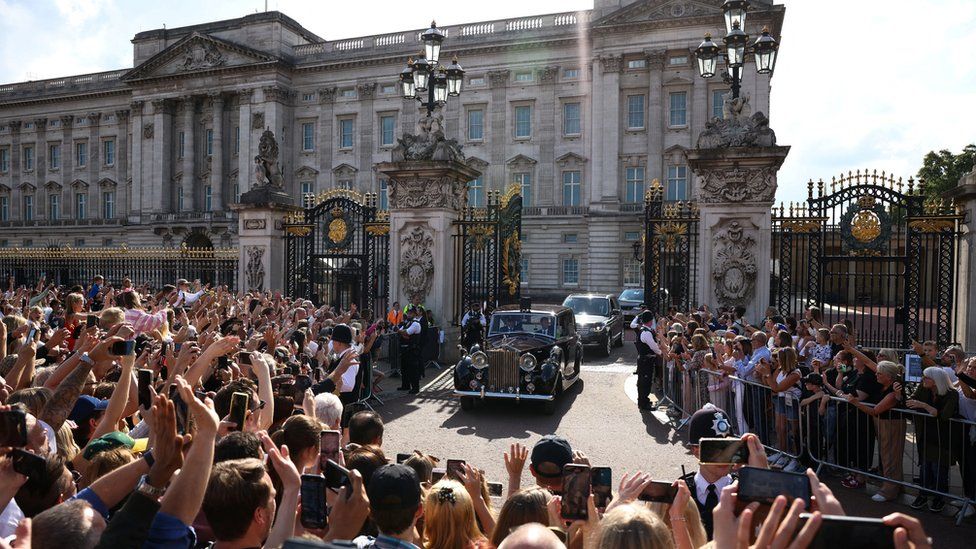 Crowds at the gates of Buckingham Palace