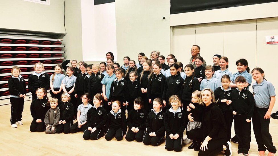 Bruce Springsteen with pupils at the Creative Performance Academy