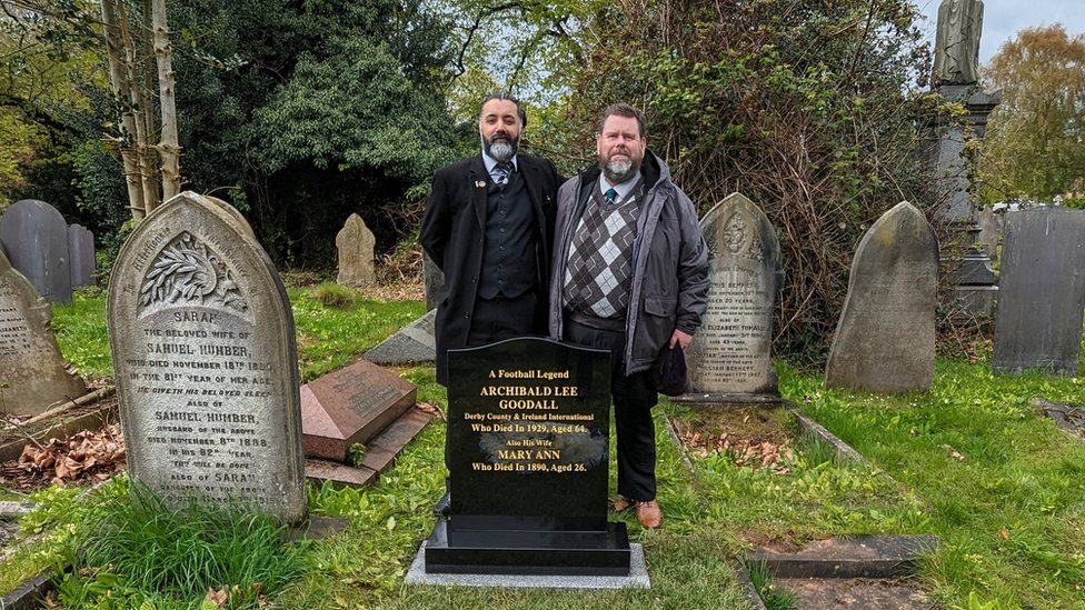 Archie Goodall: 'Forgotten' Derby County player gets headstone - BBC News