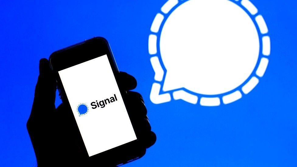 Signal app stock image