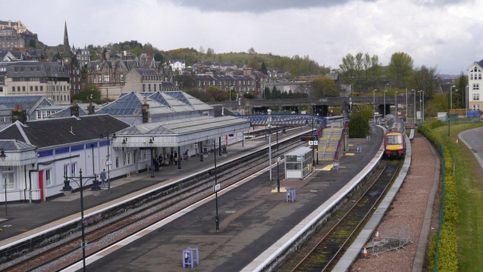 New Stirling to London rail service launched BBC News